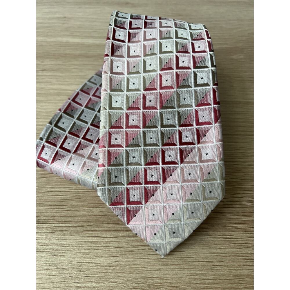 Kenneth Cole Reaction Pink and Gray Geometric 100% Silk Designer Tie